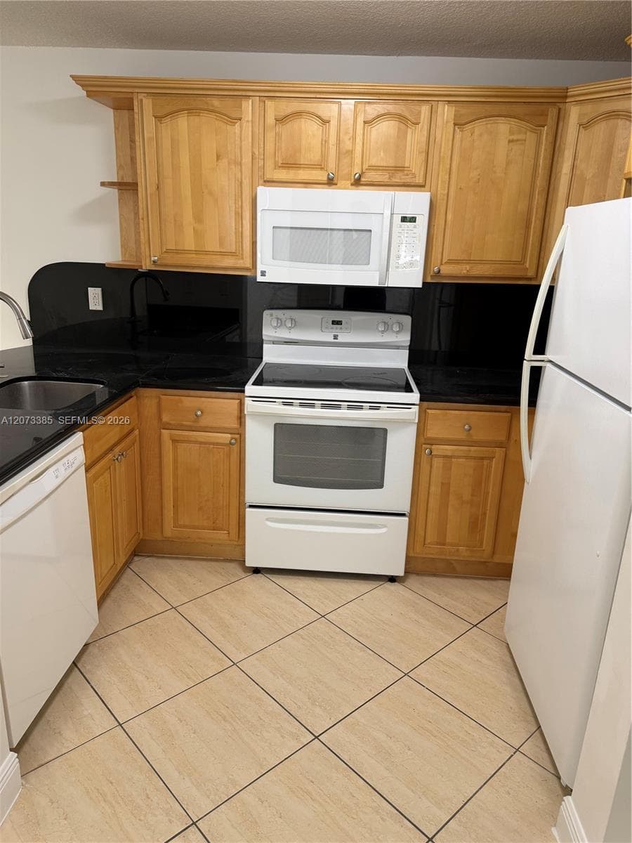 Palm Gardens Condo · #204 in Miami - Photo 4