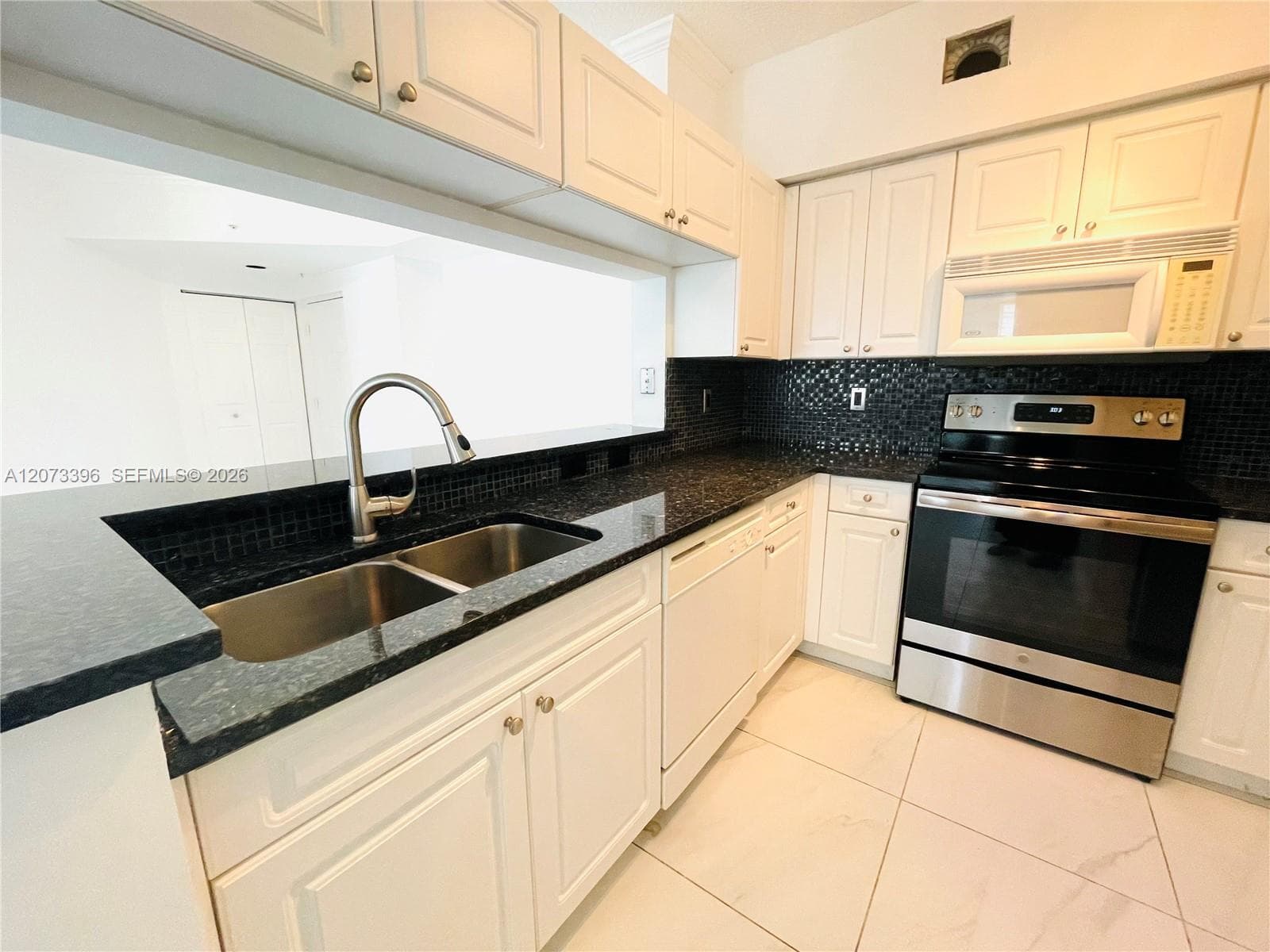 Porto Bellagio · #2902 in Sunny Isles Beach - Photo 4