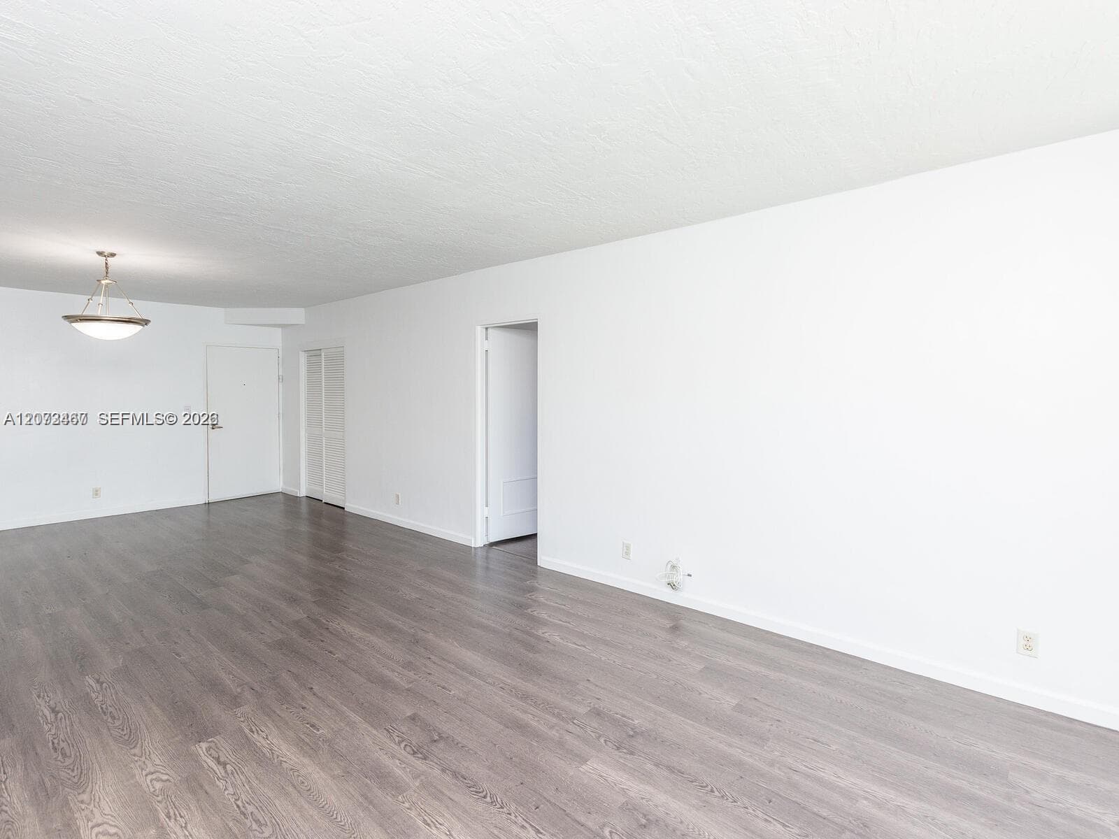 MAIN LIVING AREA