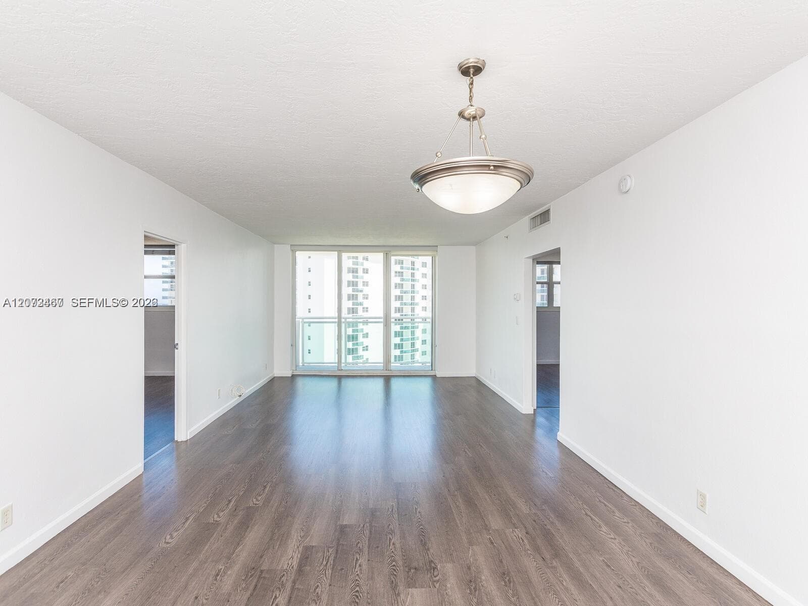 DINING ROOM / LIVING ROOM