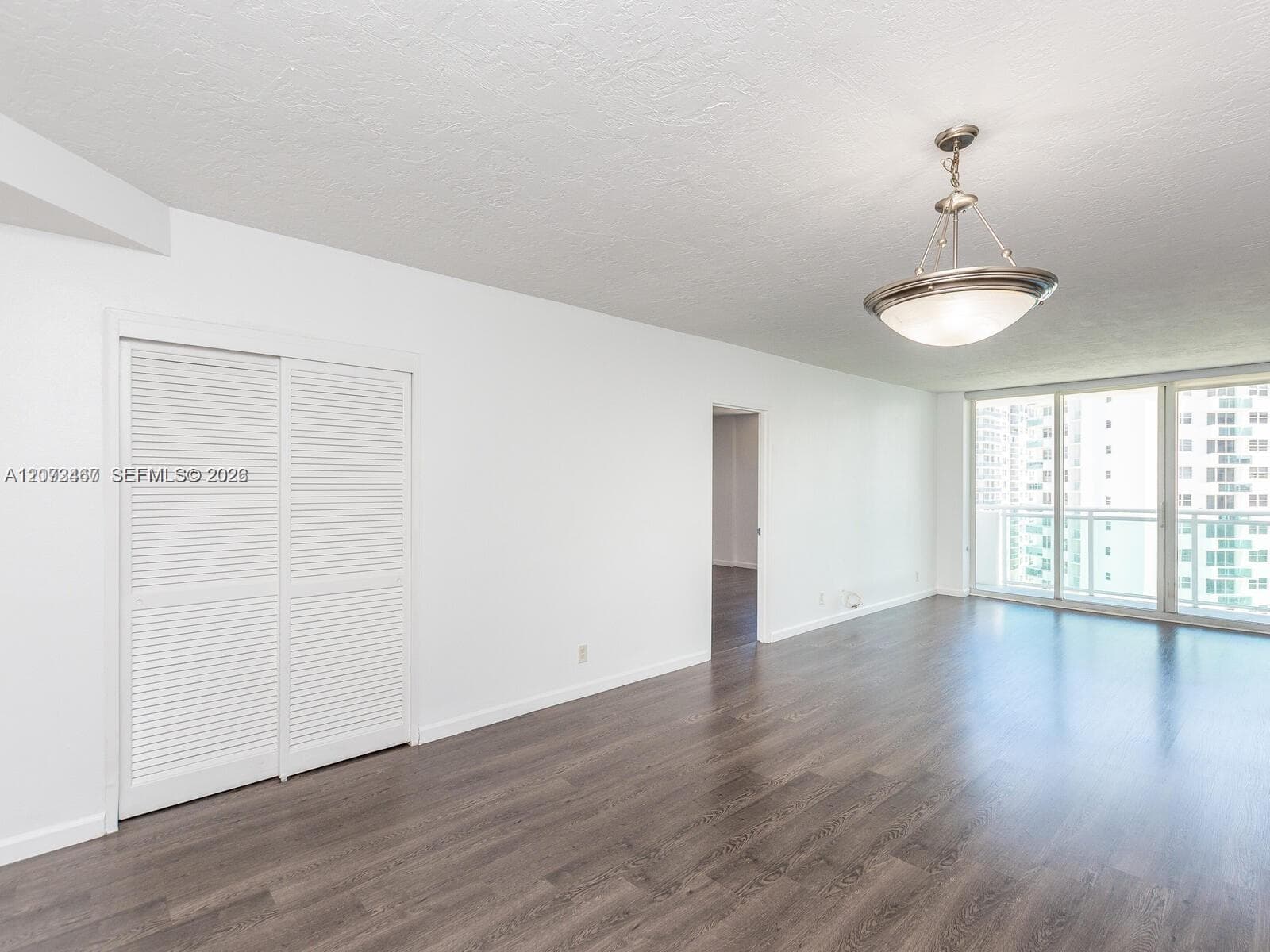 MAIN LIVING AREA