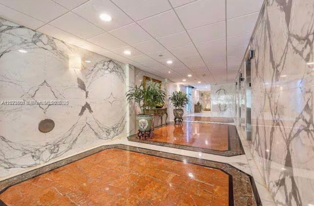 Commodore Club West · #906 in Key Biscayne - Photo 13