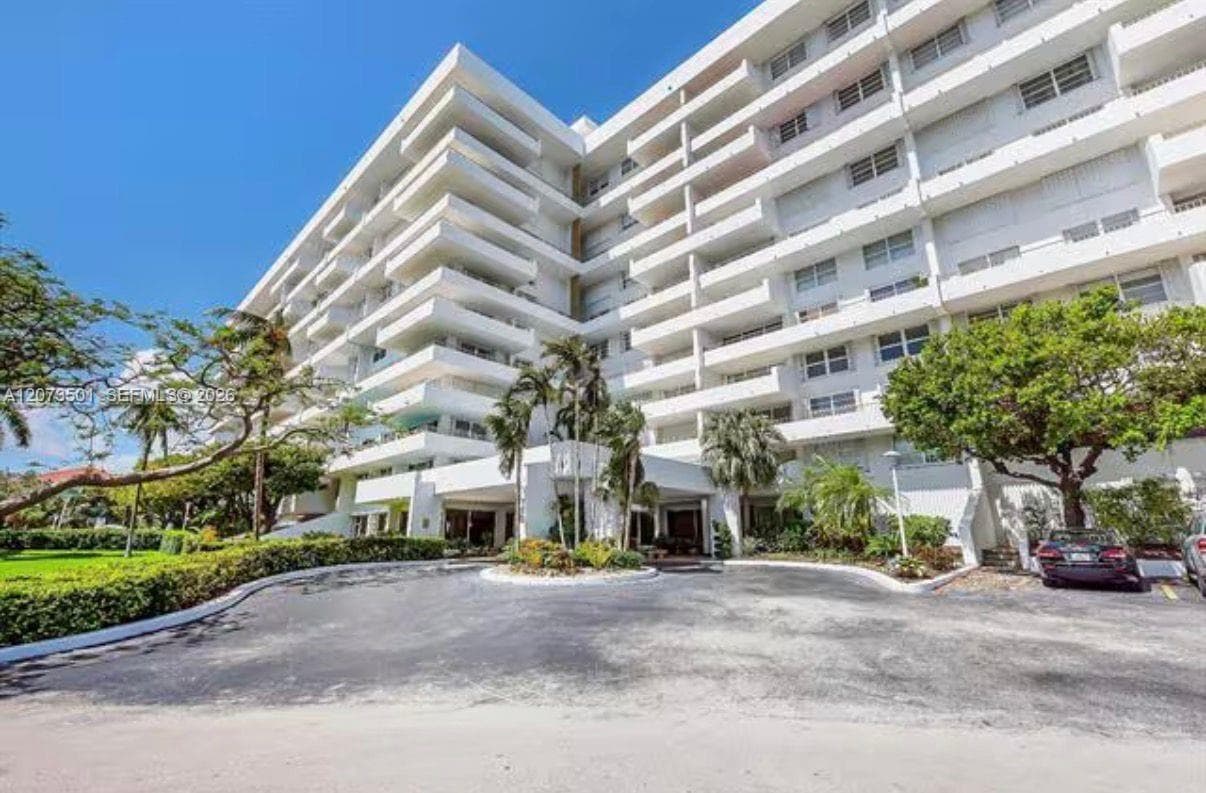 Commodore Club West · #906 in Key Biscayne - Photo 14