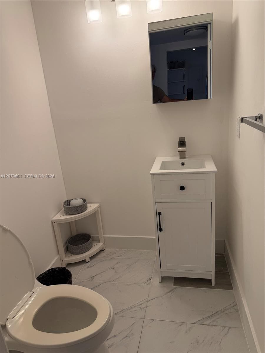 Commodore Club West · #906 in Key Biscayne - Photo 11