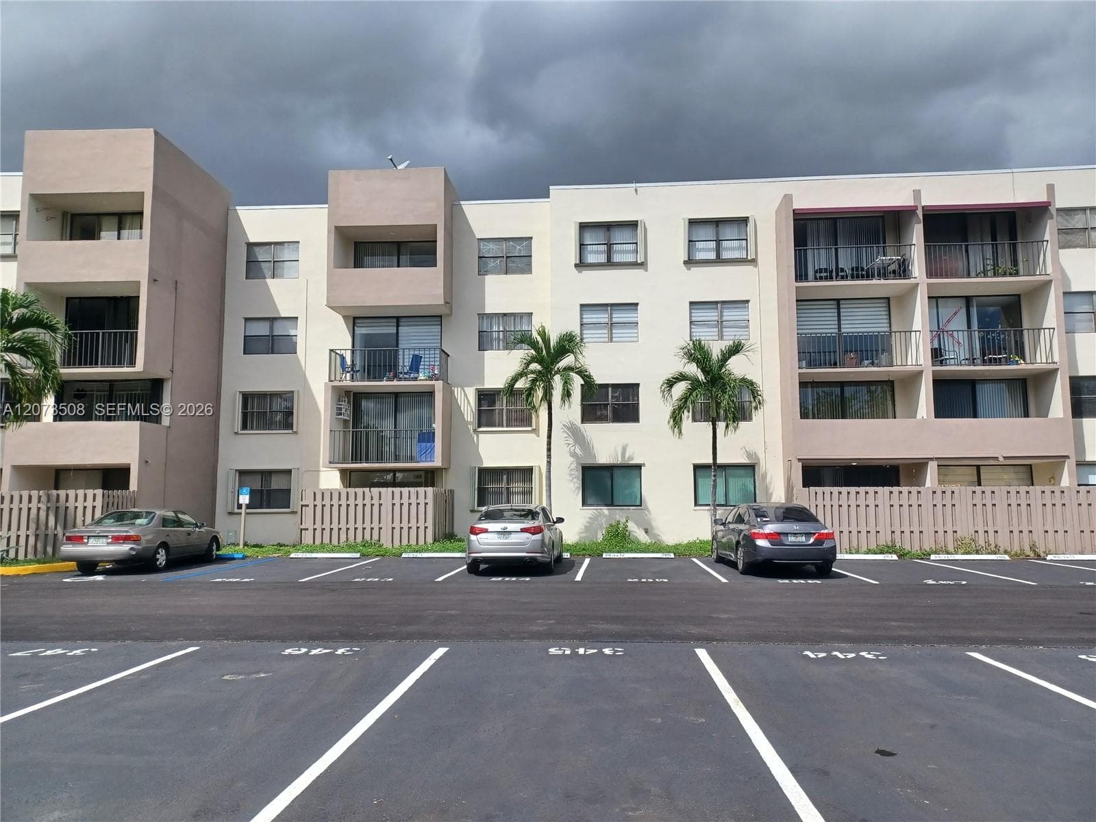 PEPPERMILL KENDALE LKS W · #C110 in Miami - Photo 1
