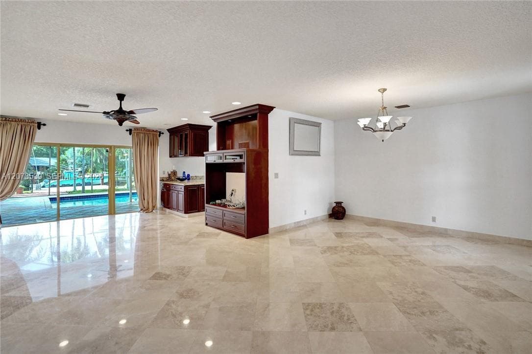 612 Hibiscus Dr photo 12