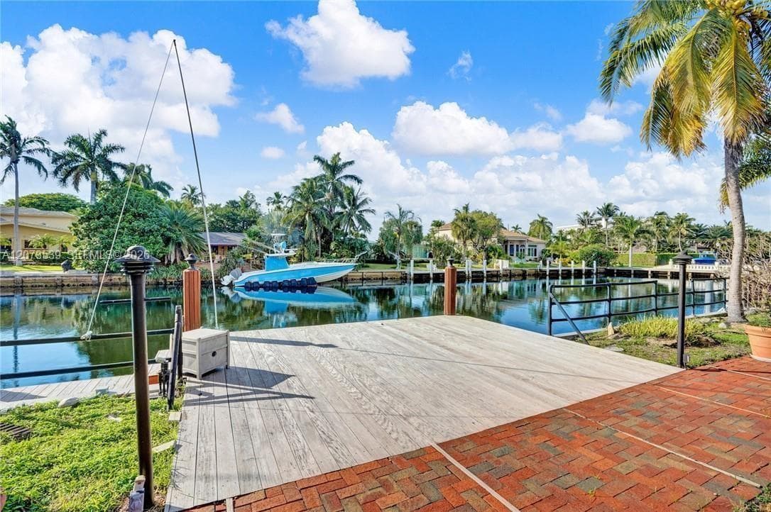 612 Hibiscus Dr photo 32