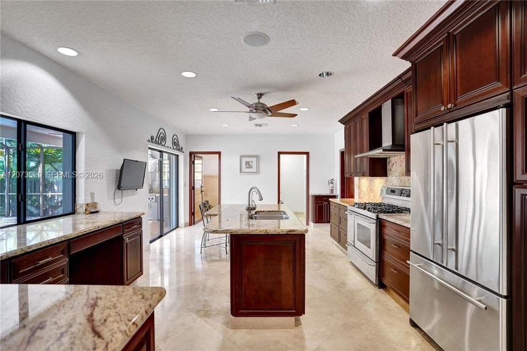 612 Hibiscus Dr photo 10