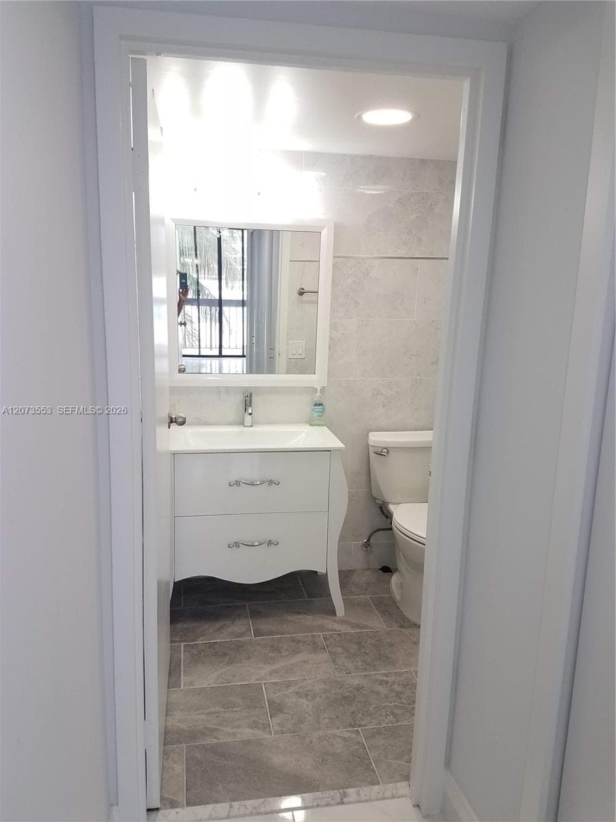 NAUTICO BAY CLUB CONDO · #410 in Miami Beach - Photo 13