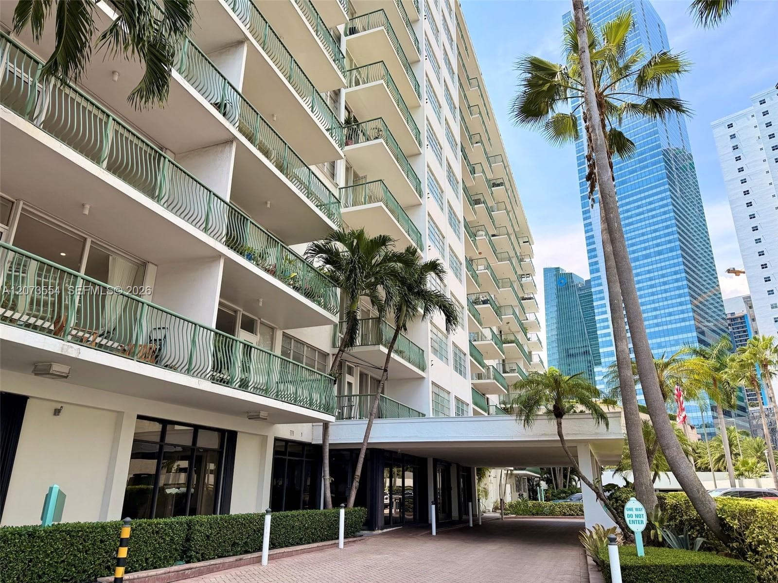 BRICKELL BAY TOWER CONDO · #706 in Miami - Photo 29