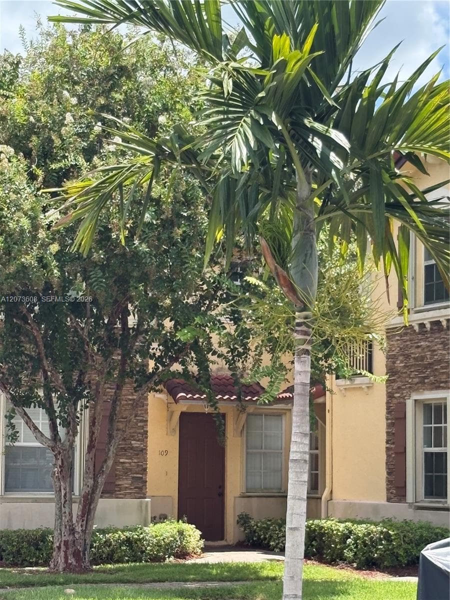 1555 NE 33rd Rd # 2 #108-2 photo 3