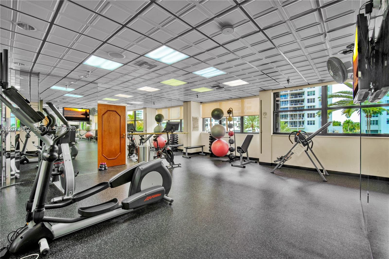 LEXCELLENCE CONDO · #507 in Miami Beach - Photo 32