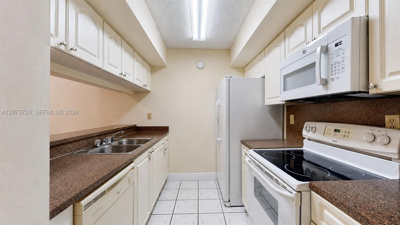 MOORS POINTE CONDO · #3-4 in Hialeah - Photo 3
