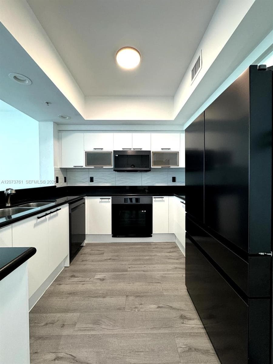 THE OAKS I CONDO · #1403 in North Miami - Photo 2