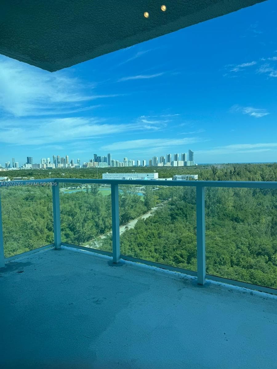 THE OAKS I CONDO · #1403 in North Miami - Photo 11