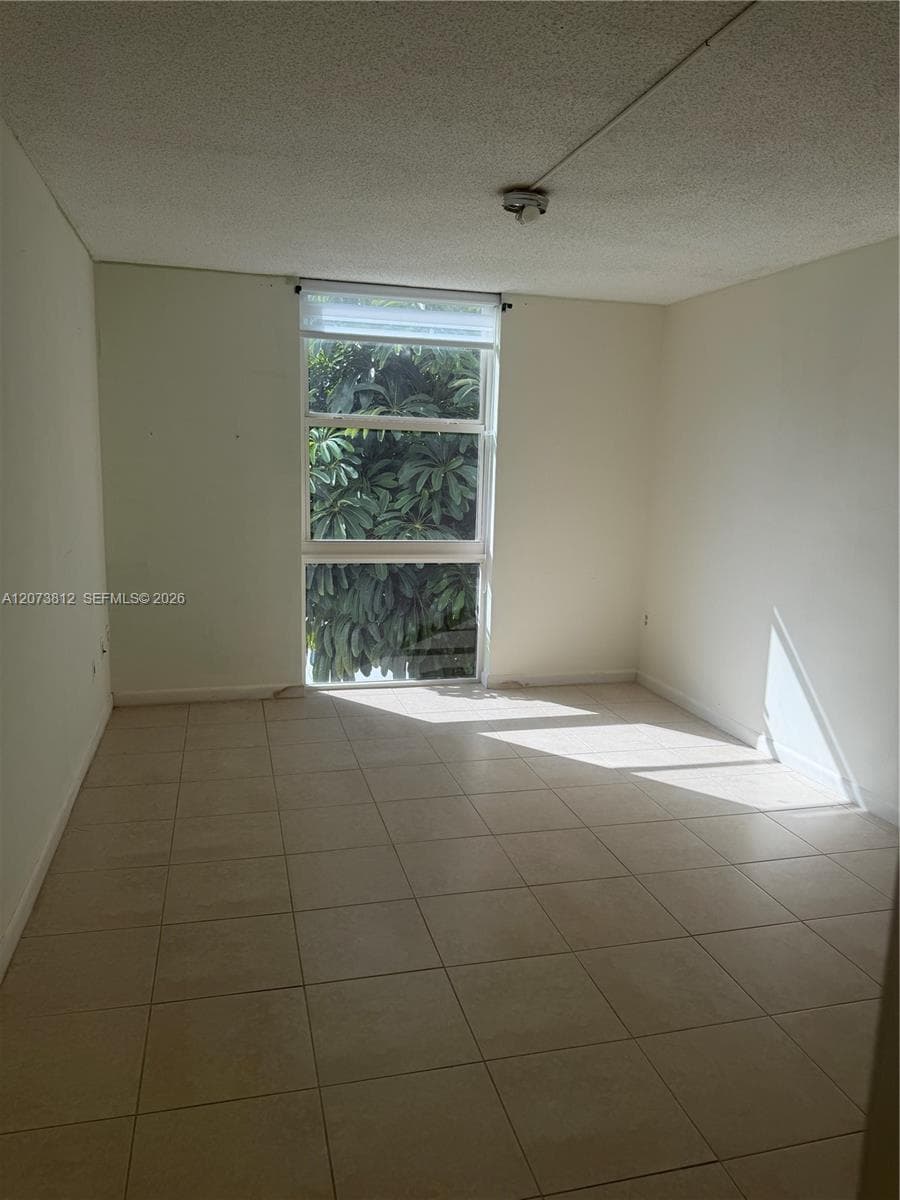 WOODSIDE APTS CONDO · #B214 in North Miami Beach - Photo 6