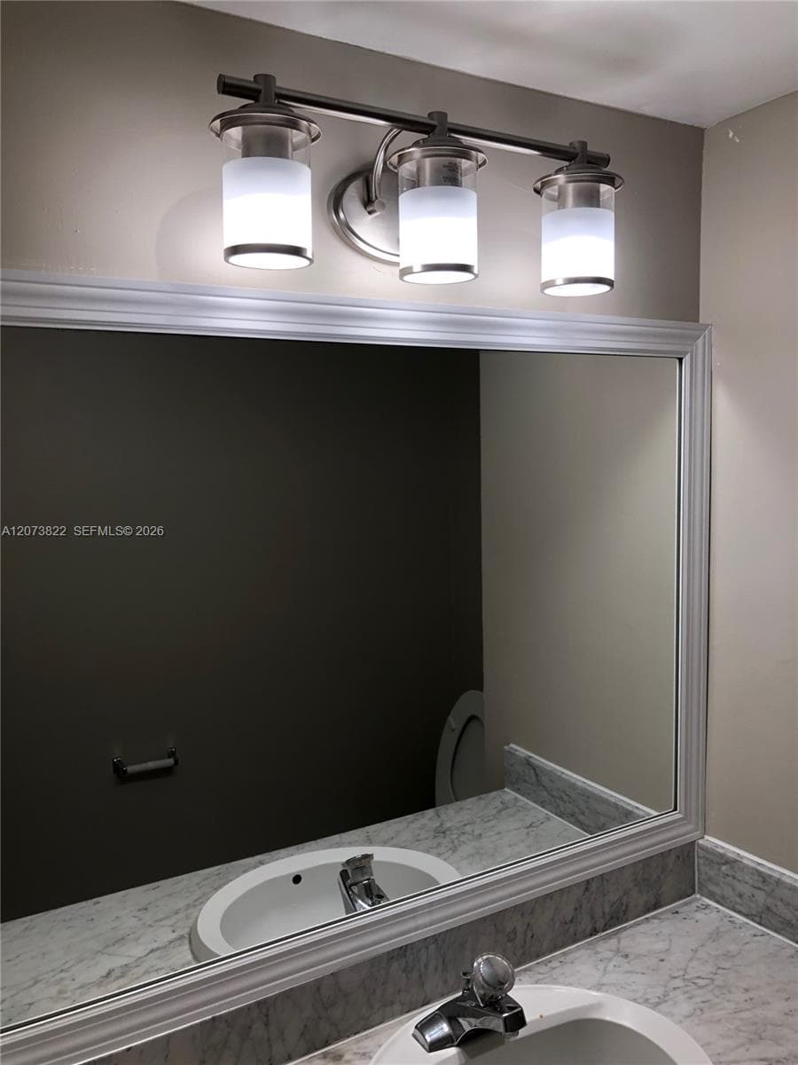 WILSHIRE CONDO · #703E in Miami - Photo 8