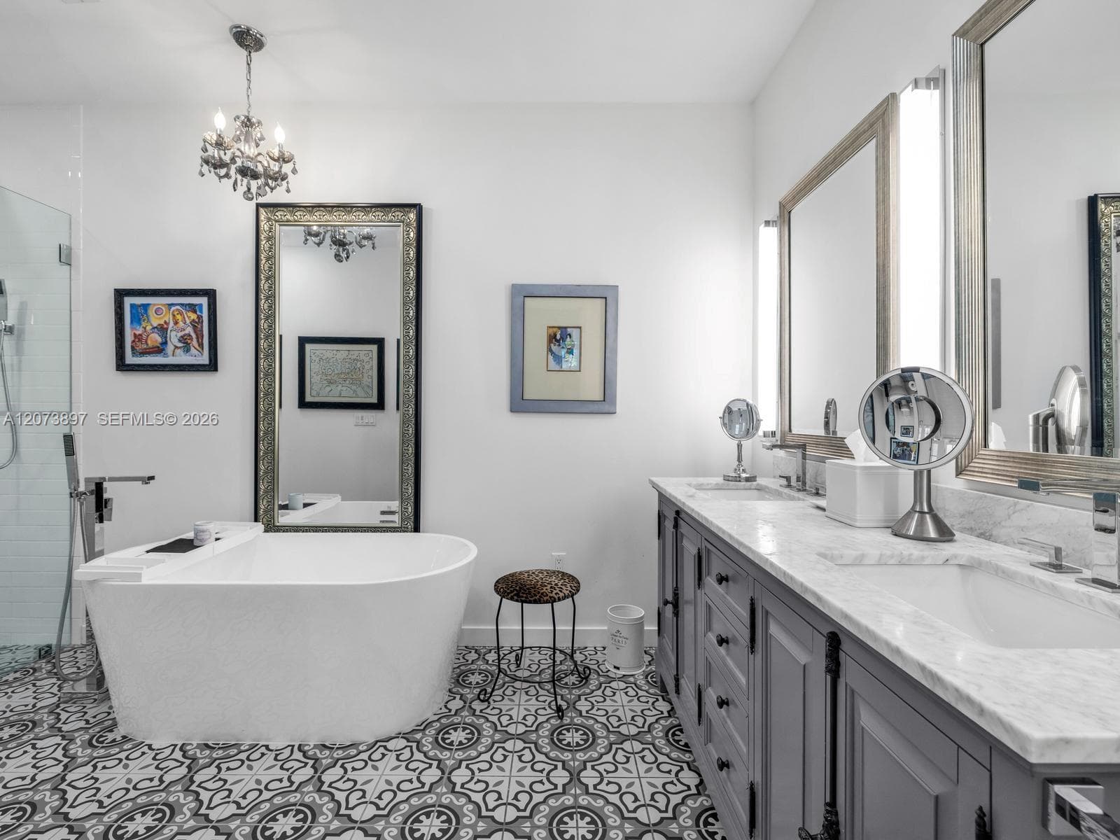 Primary En-suite Bath