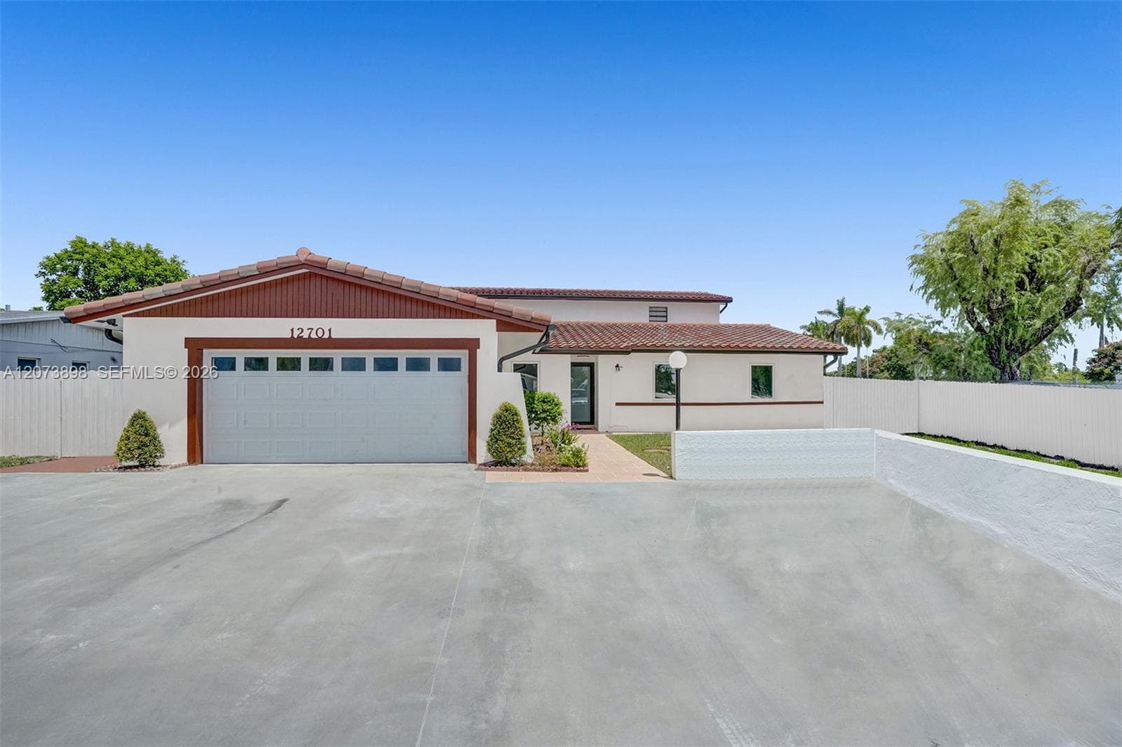 12701 SW 80th St photo 2