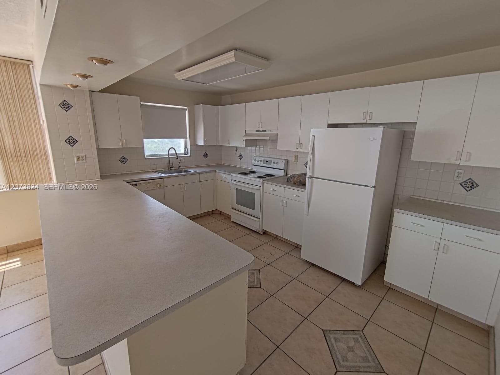 COMMODORE PLAZA CONDO · #1402 in Aventura - Photo 16