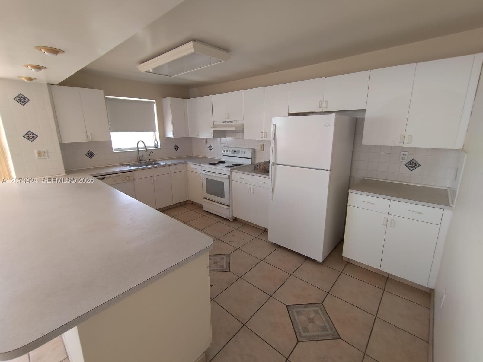 COMMODORE PLAZA CONDO · #1402 in Aventura - Photo 28
