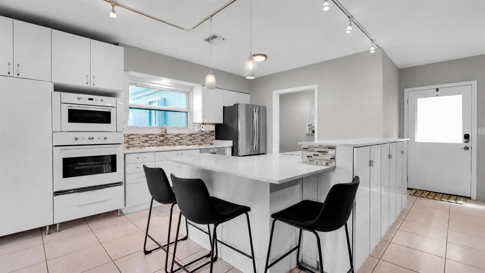 935 Chat Kitchen 3