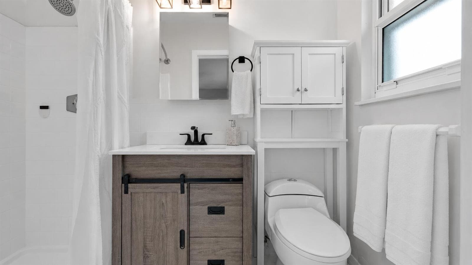 935 chat Master Bath 1