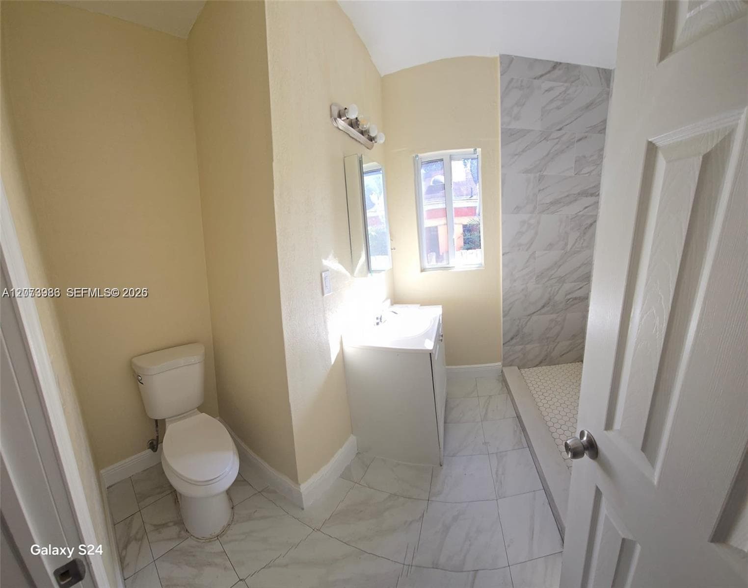 1259 NW 34th Ave photo 10