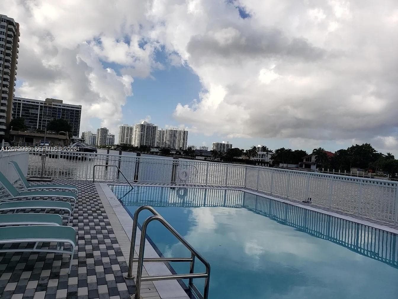 Chelsea Bayview · #422 in Hallandale Beach - Photo 14