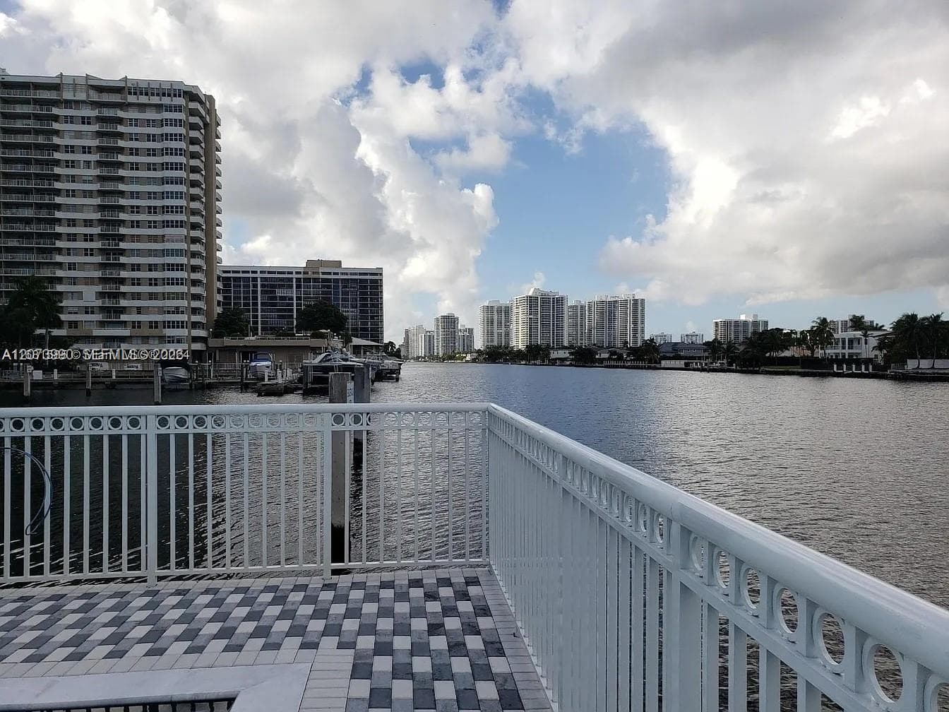 Chelsea Bayview · #422 in Hallandale Beach - Photo 15