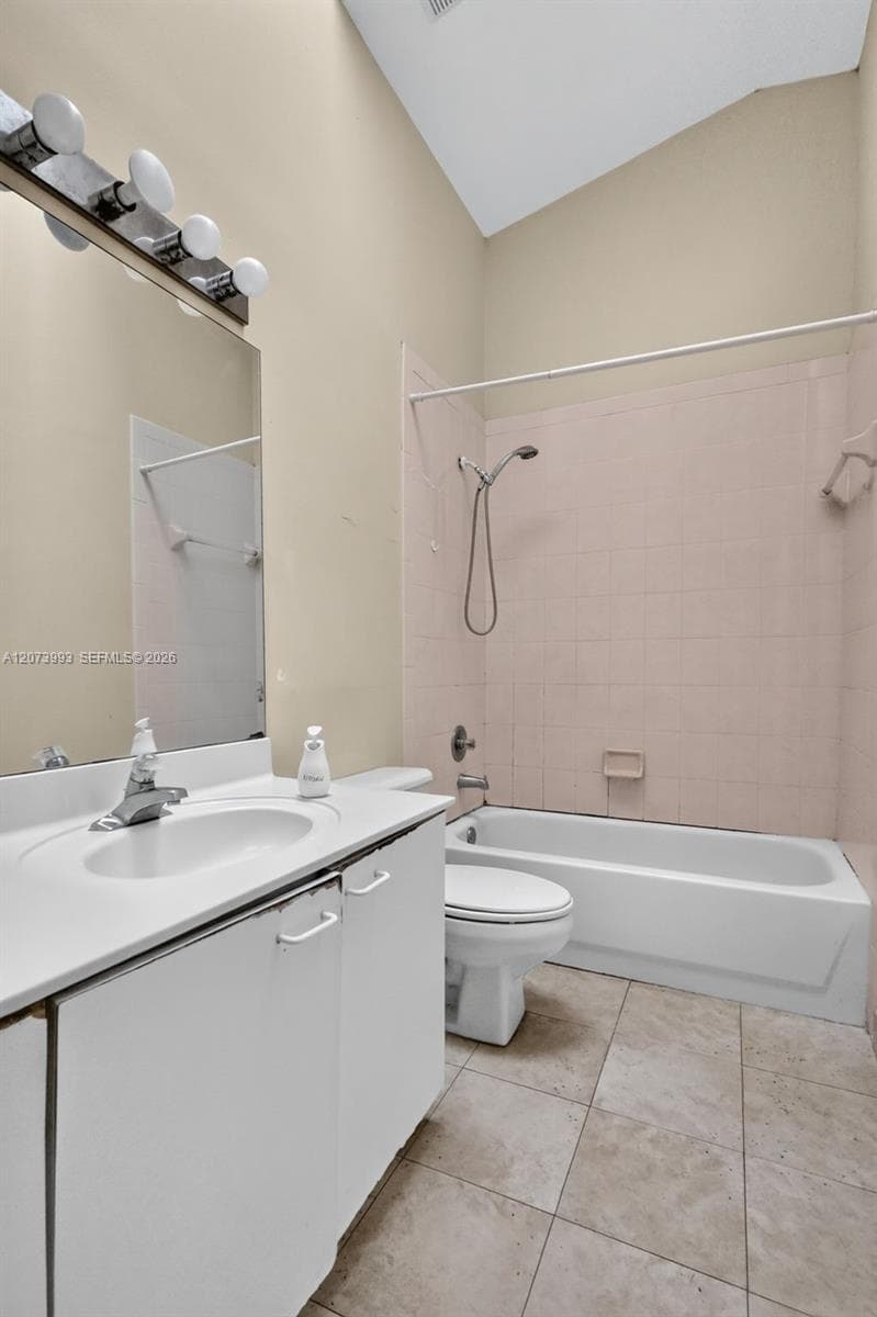 253 NE 211th Ter photo 24