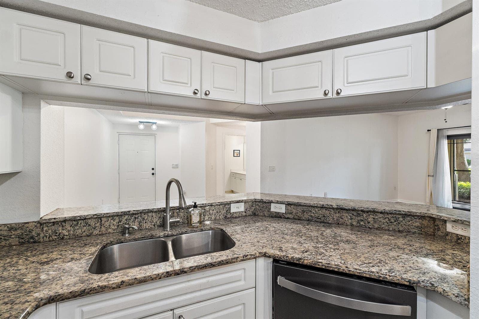 047-3020AlcazarPl-106-PalmBeachGardens-S