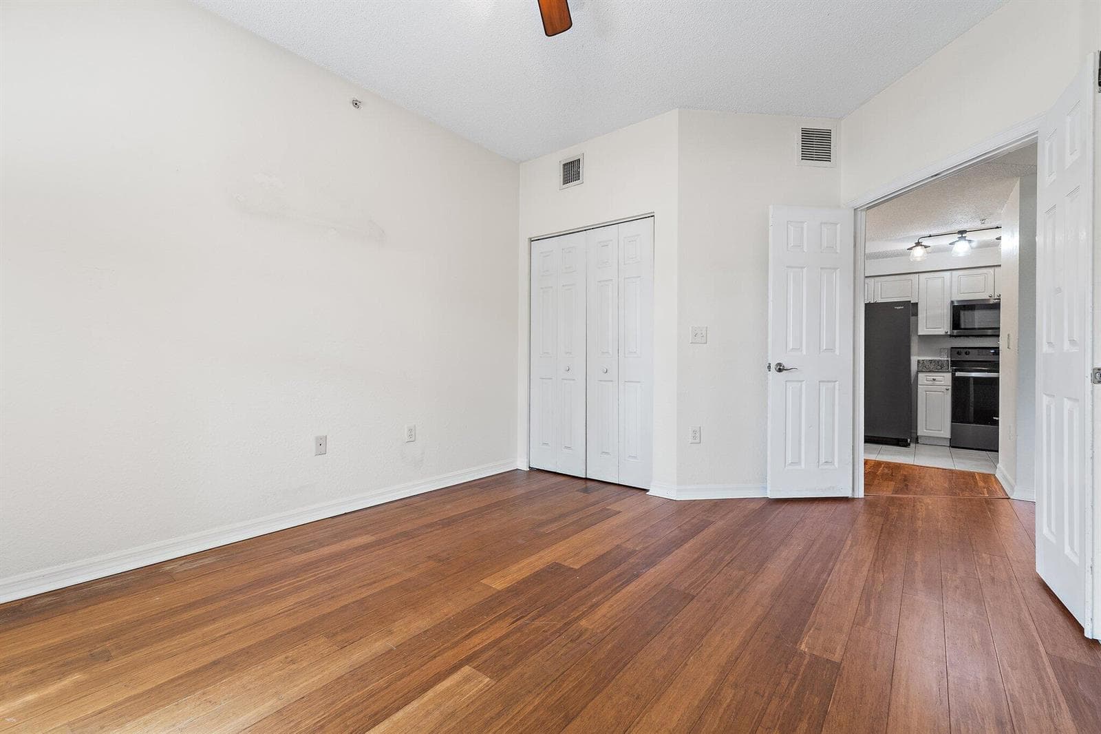 050-3020AlcazarPl-106-PalmBeachGardens-S