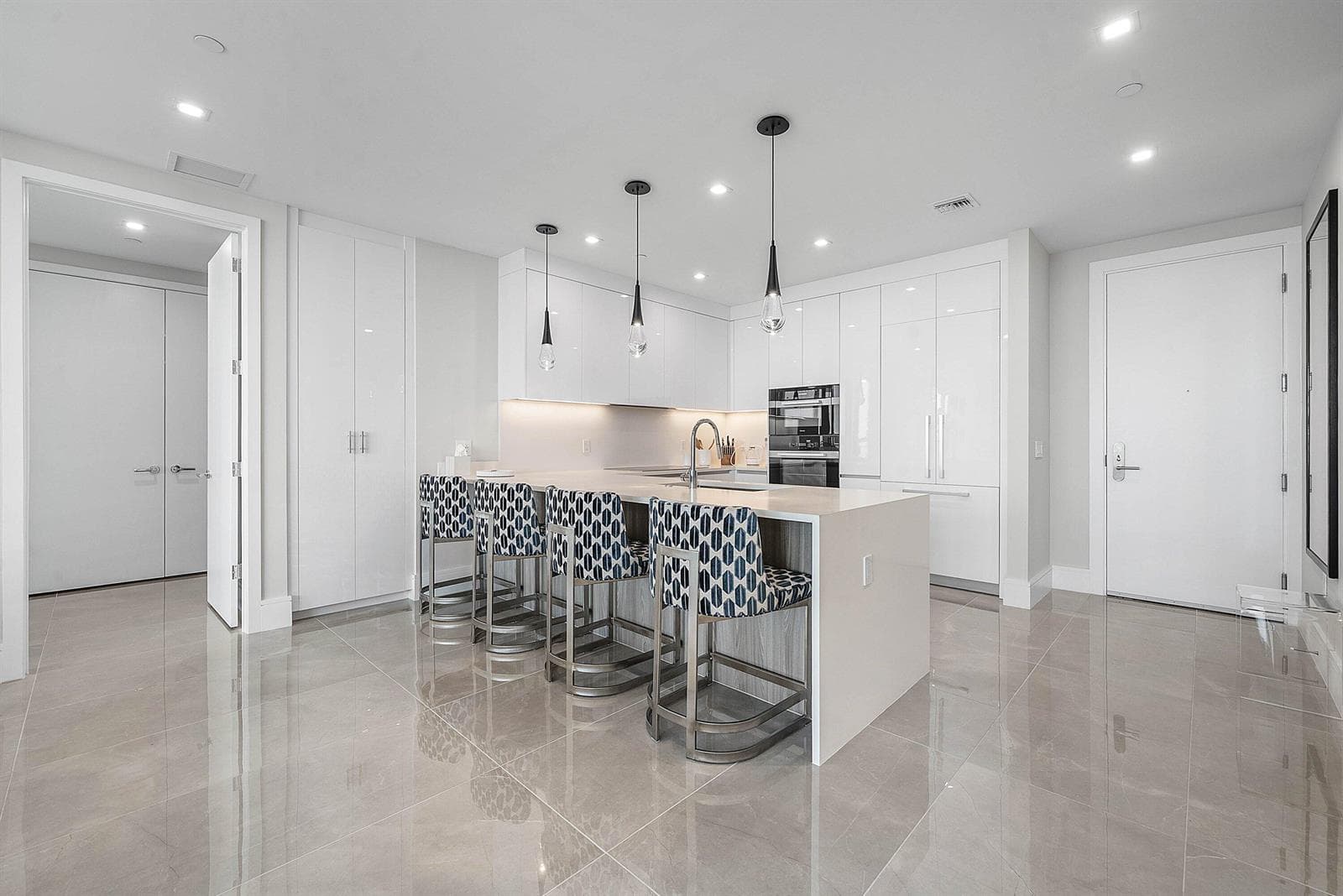 003-220LakeShoreDrive-1107-LakePark-FL-3