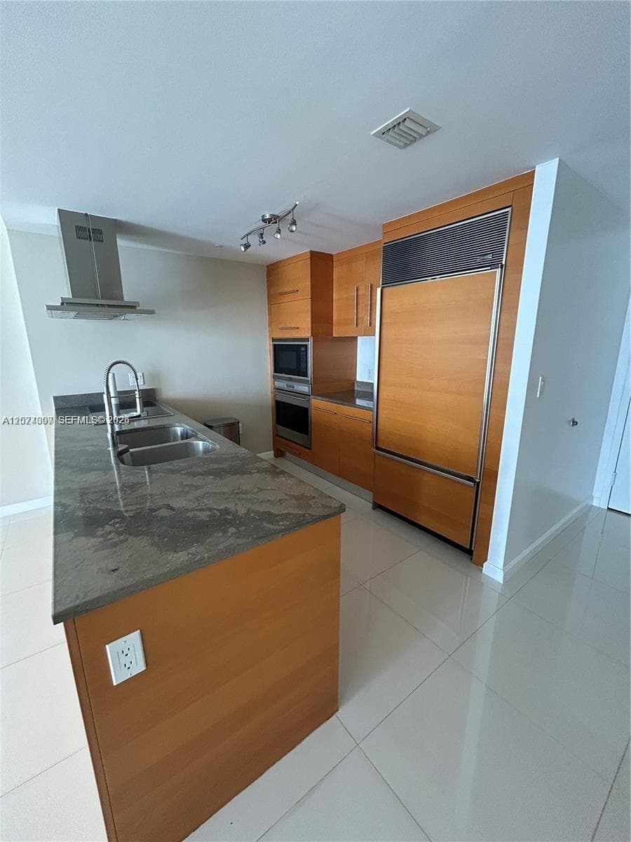Icon Brickell II · #3609 in Miami - Photo 10