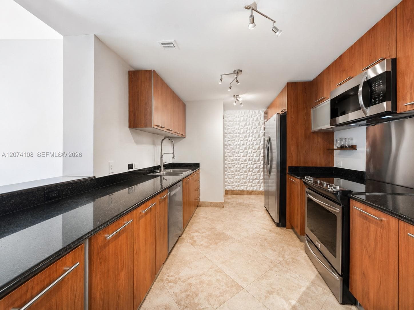 EASTSIDE AT AVENTURA COND · #709 in Aventura - Photo 3
