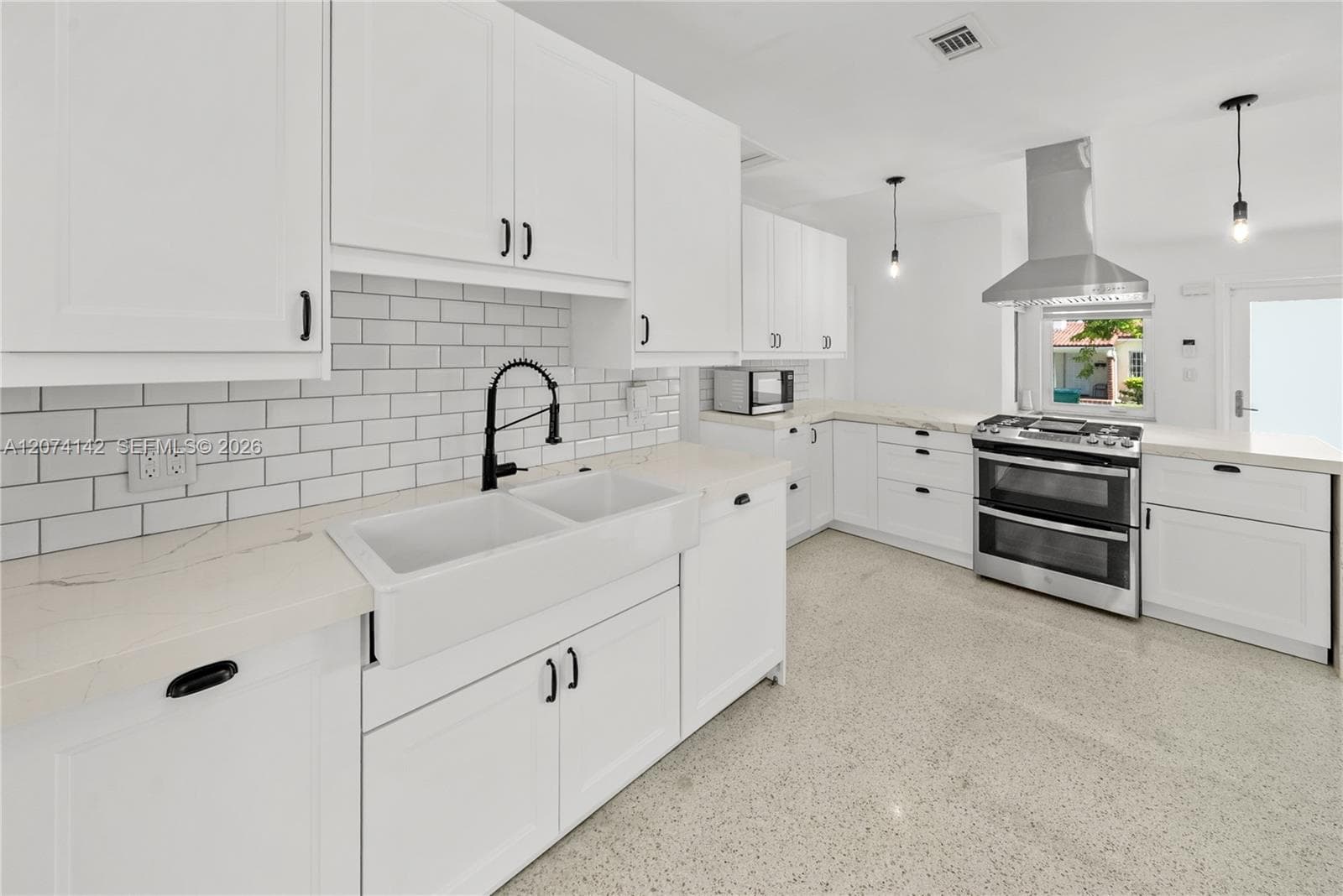 3130 SW 27th Ter photo 6
