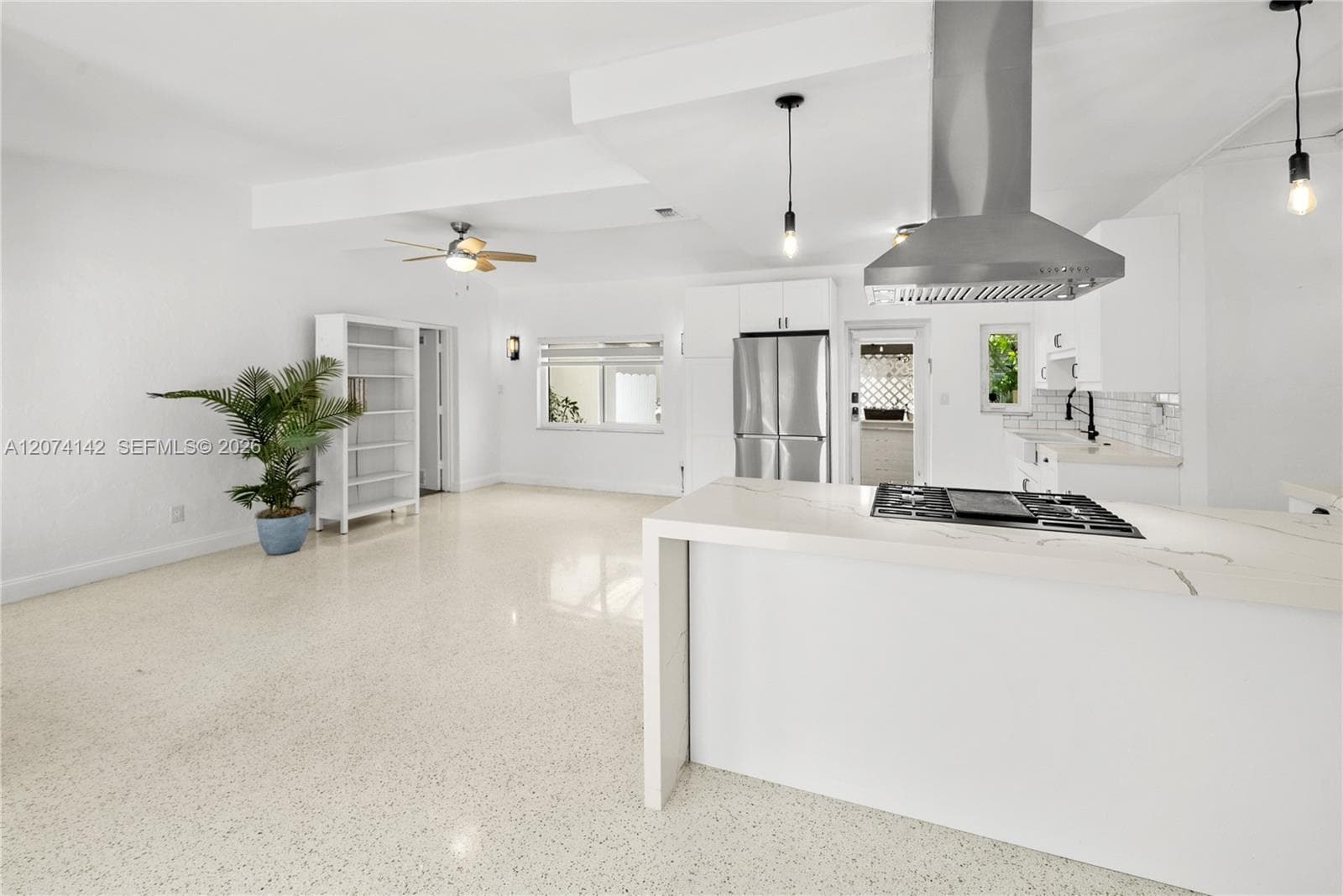 3130 SW 27th Ter photo 4