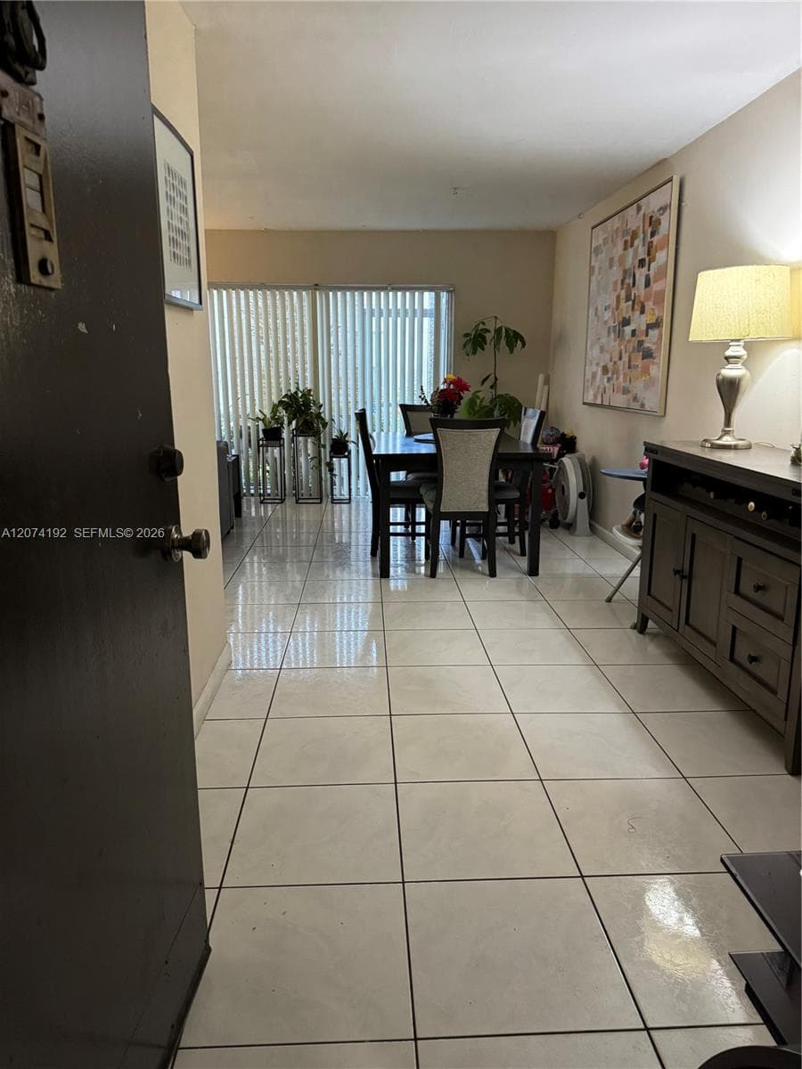 Kendall Acres Bldg V · #V1 in Miami - Photo 3