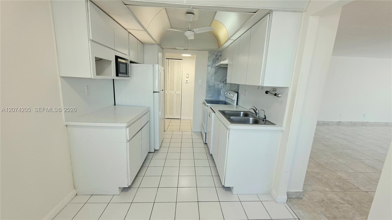 PLAZA TOWERS SOUTH · #202 in Hallandale Beach - Photo 8