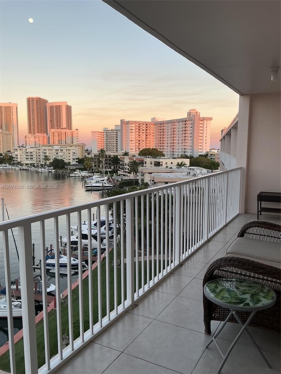 PARK LAYNE TOWERS CONDO · #55 in Hallandale Beach - Photo 5