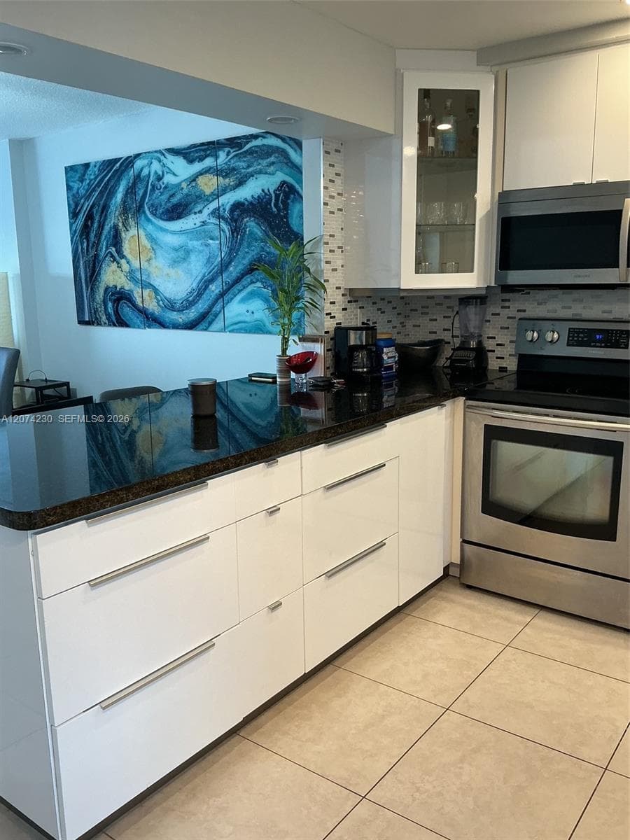 PARK LAYNE TOWERS CONDO · #55 in Hallandale Beach - Photo 8