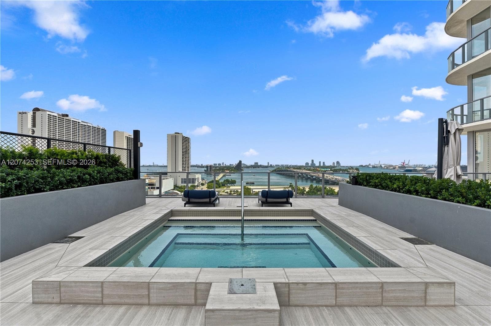 Jacuzzi - 11th Floor