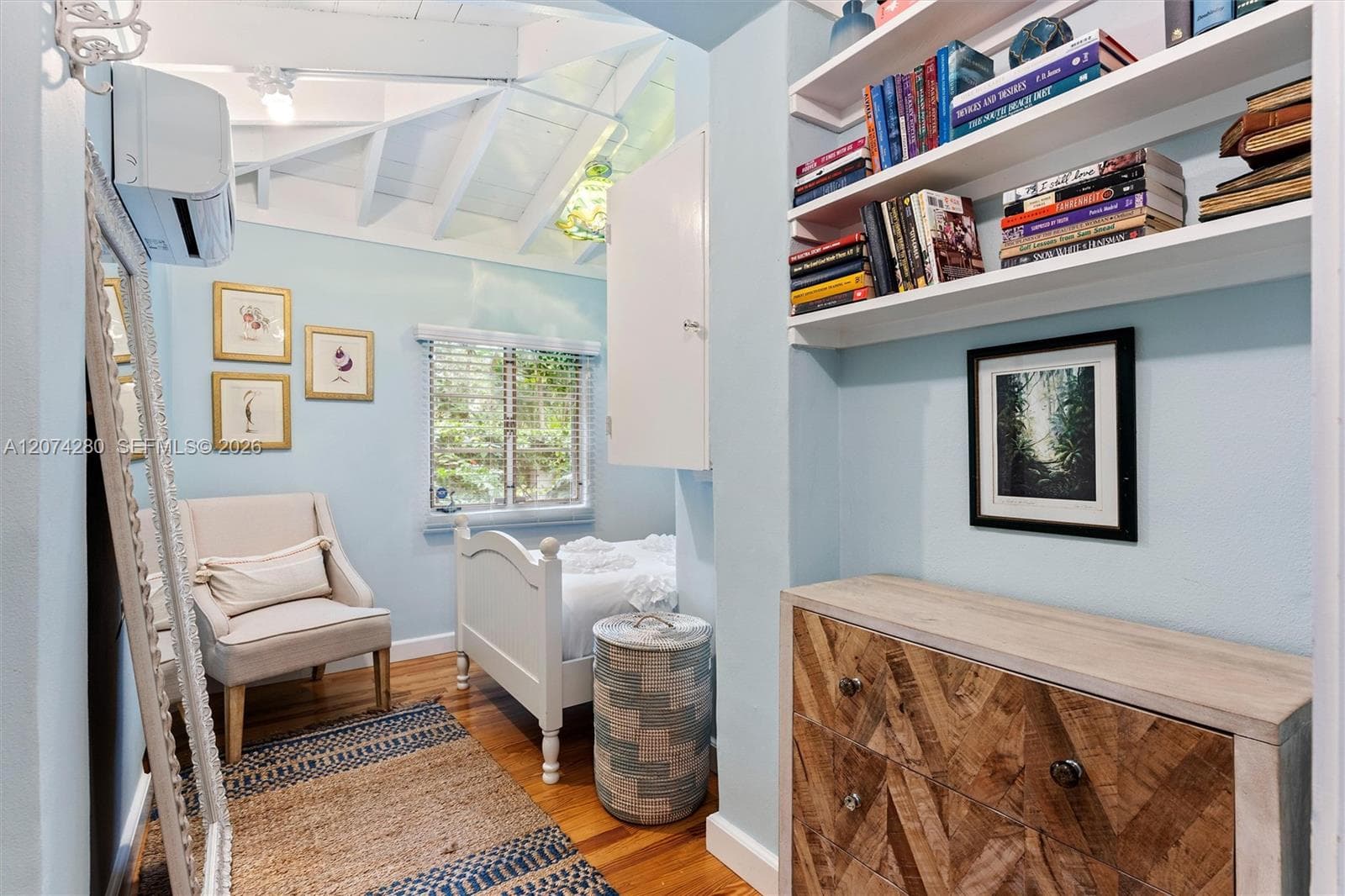 Cupboard/Bedroom/office under the stairs