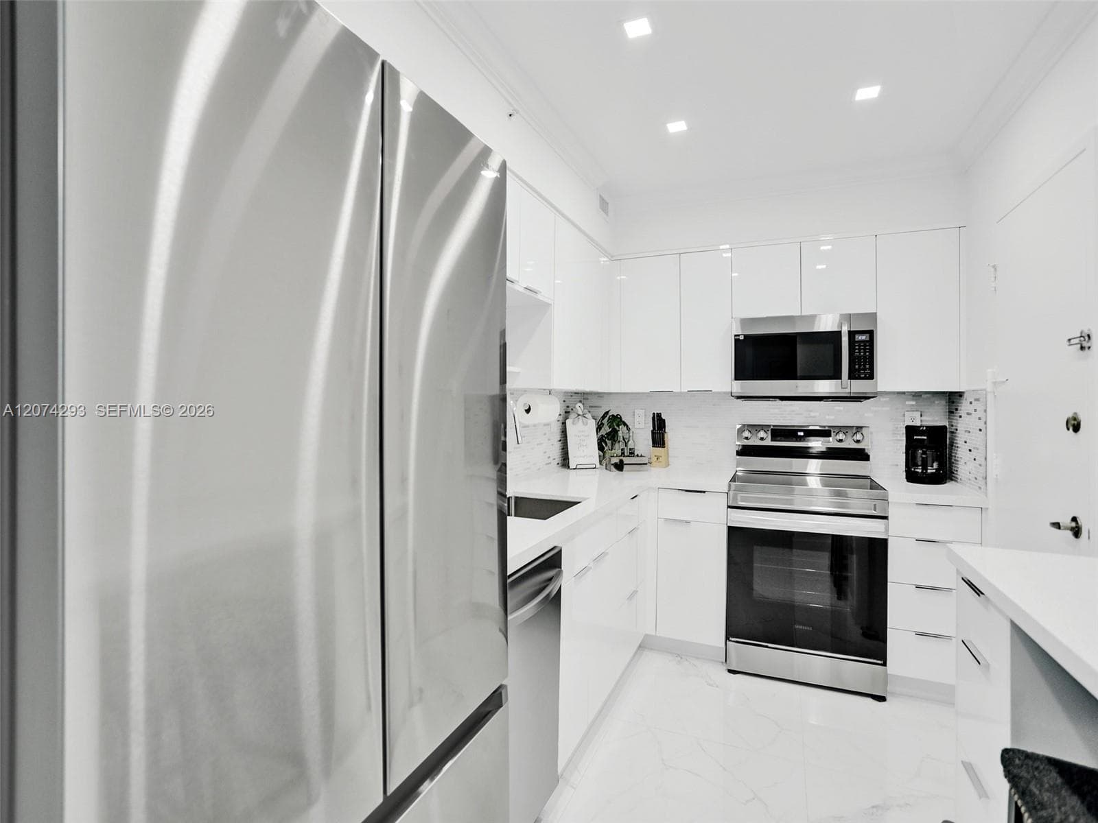 WAVE CONDO · #639 (available Sep 21) in Hollywood - Photo 16