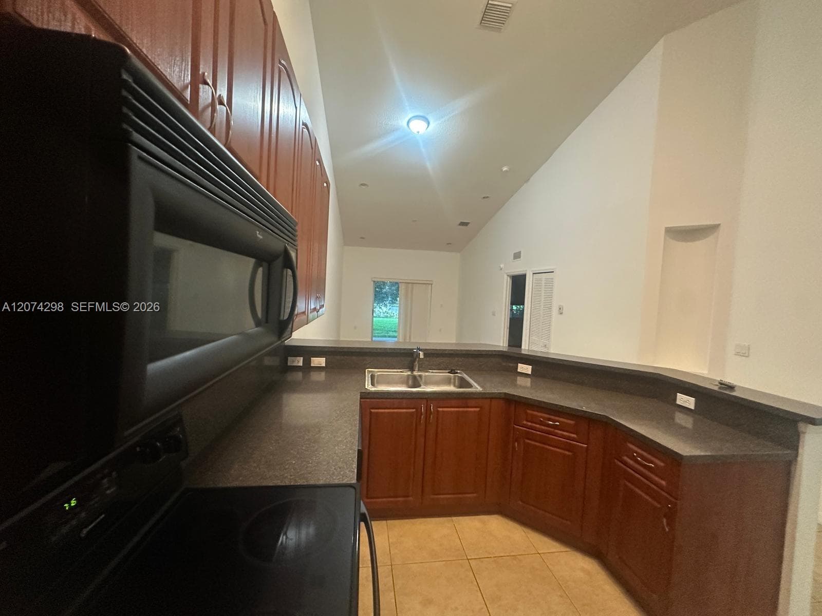 3372 NE 11th Dr #3372 photo 9