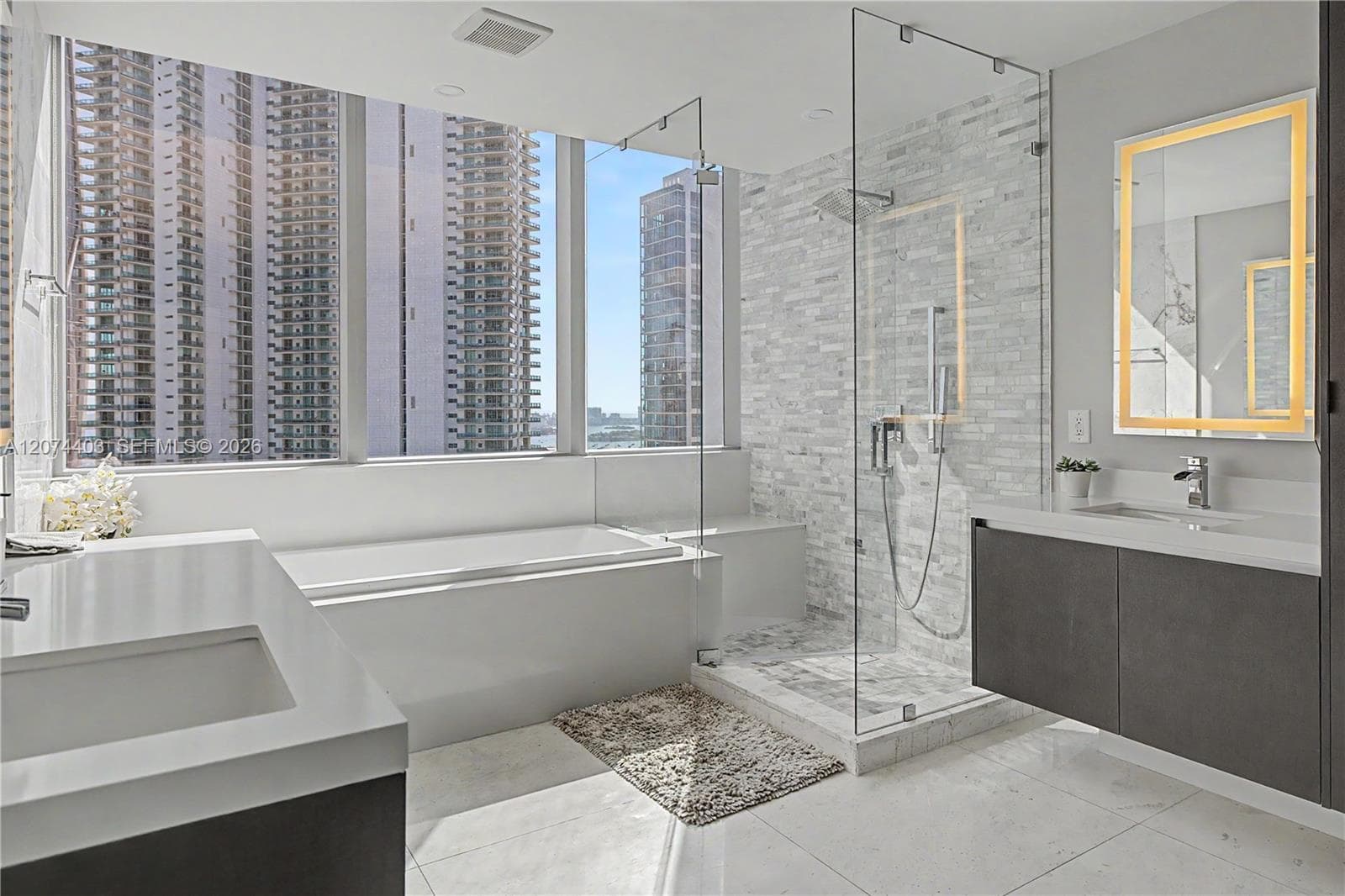Master en-suite bathroom