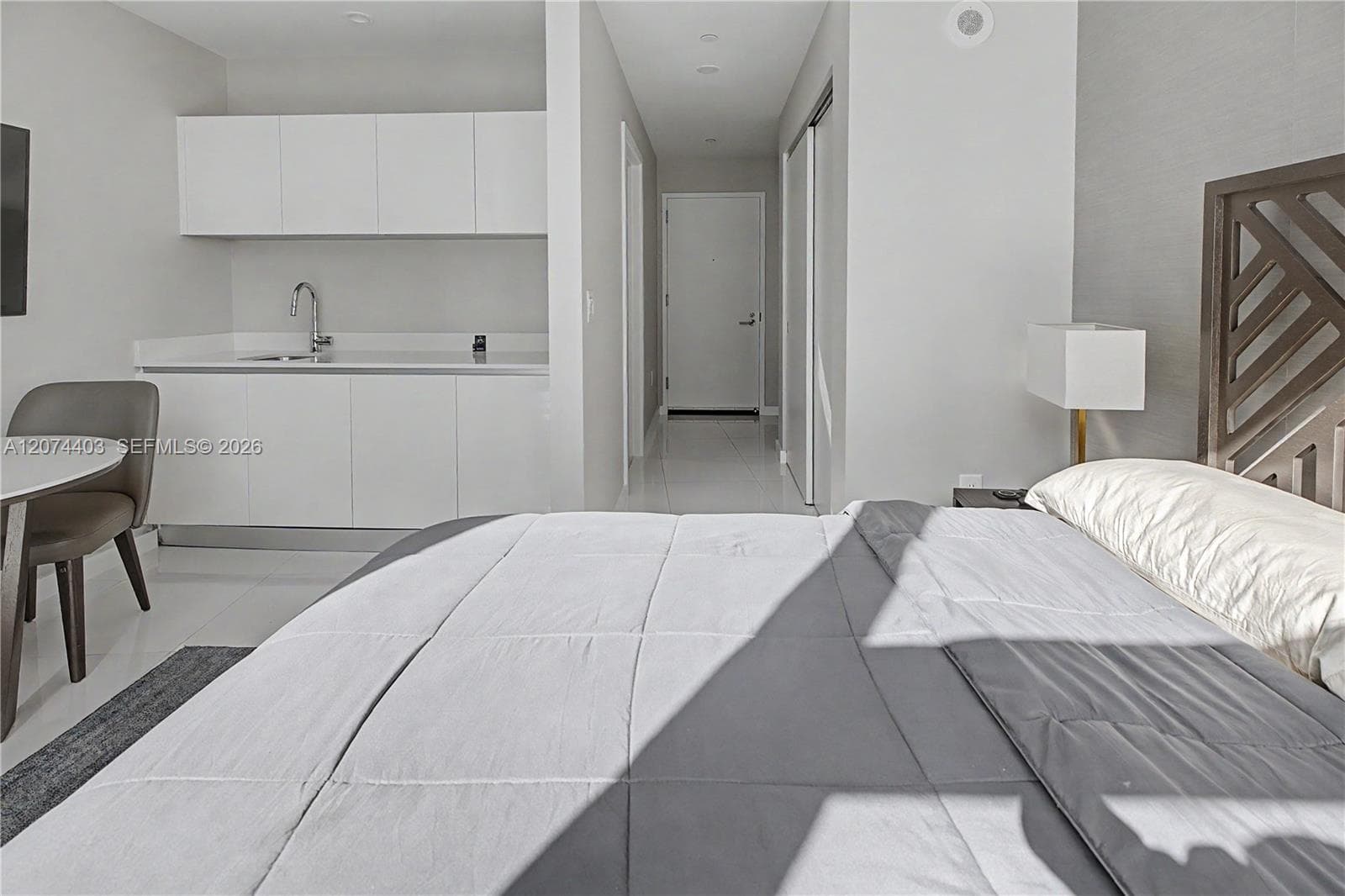 Private guest suite with separate entrance, sitting area