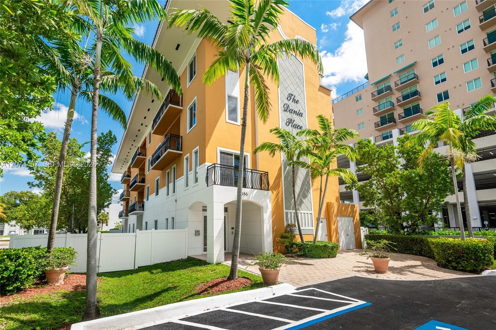 DANIA PLACE · #9 in Dania Beach - Photo 2