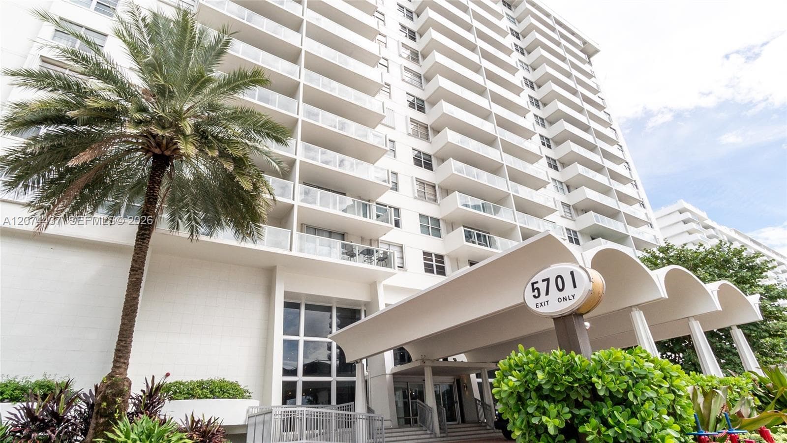 ARLEN BEACH CONDO · #605 in Miami Beach - Photo 1